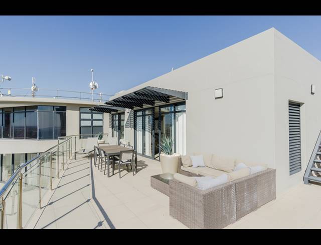 3 BEDROOM PENTHOUSE FOR SALE IN BEACHFRONT